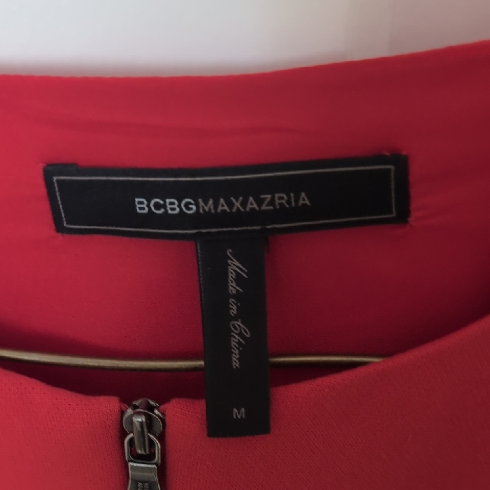 Red Sleeveless Zip-Front Top - Picture 2 of 6